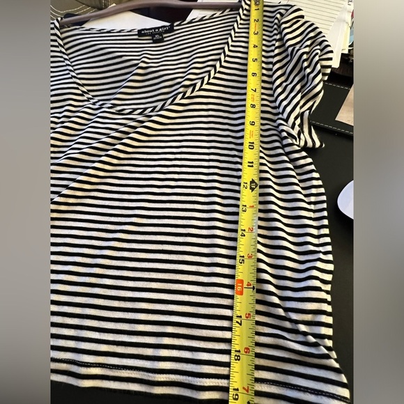 ABOUT  A GIRL SHORT SLEEVE TOP. SIZE XL - Picture 5 of 6